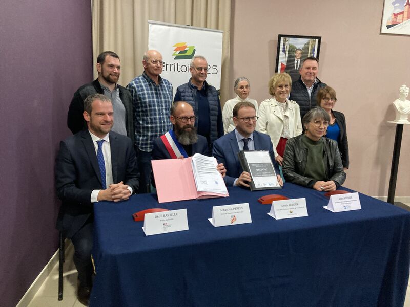 Signature du traité de concession pour la requalification de la friche BRICOSTOC à Dannemarie-sur-Crête